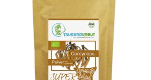 Cordyceps Pulver Tausendkraut in Tuete auf weissem Grund